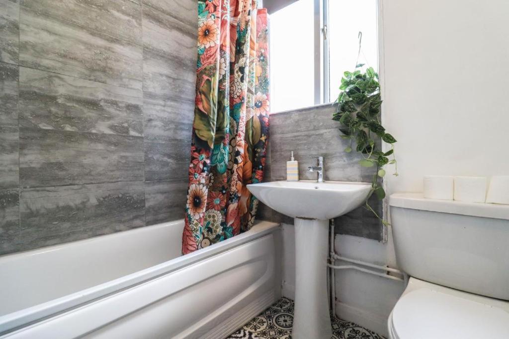 Urban Oasis Bed and Breakfast Londen Buitenkant foto